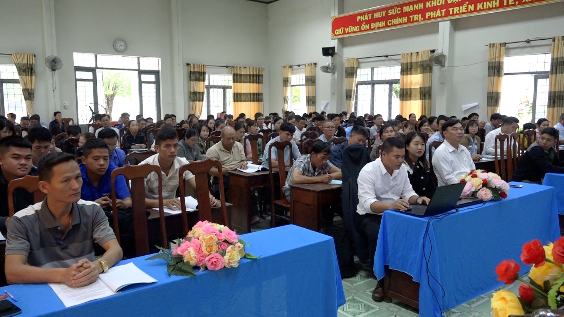 hơn 300 đại biểu tham dự tập huấn